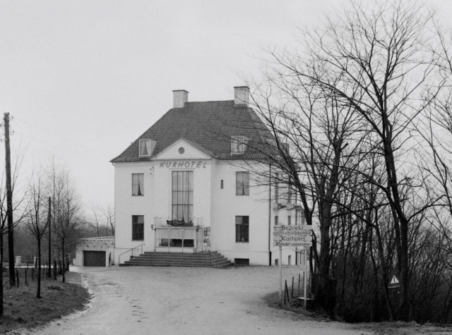 Gerestaureerde Kurhotel op Elterberg, 14 februari 1957, Herbert Behrens